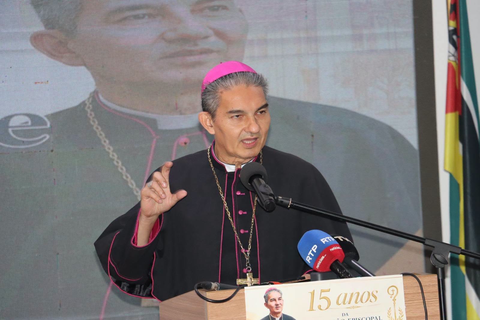 Na UP-Maputo: Dom João Carlos, Arcebispo de Maputo, Partilha Vida Pastoral em Aula Aberta